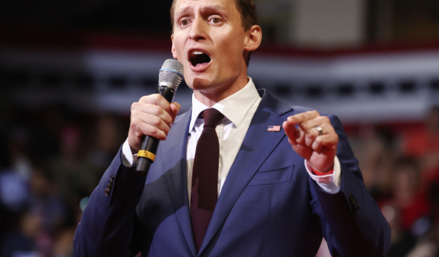 GOP AZ Senate Candidate Blake Masters Rips Democrat Mark Kelly as ‘Worst Senator in America’