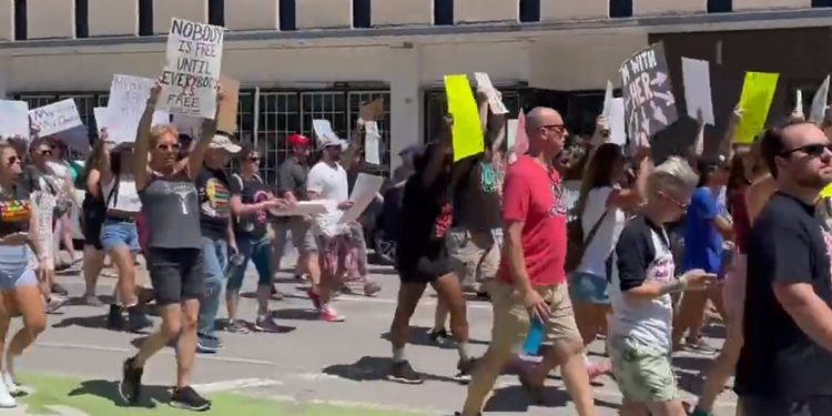 Pro-Abortion Mob Blocks Traffic on Interstate 64 Near Busch Stadium in St. Louis