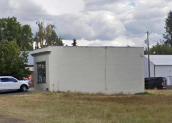 Anyone wanna explain to me why weirdo bankrupt crypto behemoth FTX poured nearly $12 million into this tiny bank with 3 employees in middle-of-nowhere Washington State?