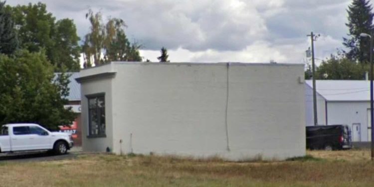 Anyone wanna explain to me why weirdo bankrupt crypto behemoth FTX poured nearly $12 million into this tiny bank with 3 employees in middle-of-nowhere Washington State?