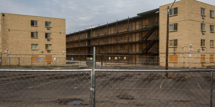 Landlord forced to sell Colorado apartment complex after it was taken over by Venezuelan migrant gang Tren de Aragua