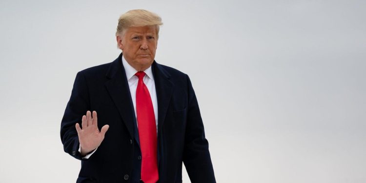 Trump threatens to fire federal employees working from home