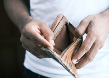 Report: Average American household has more than $10,000 in credit card debt