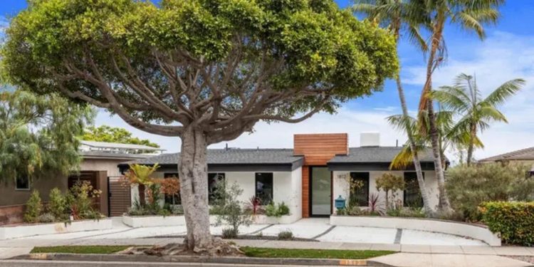 LA Landlords Hike Rent As Much As 124% As Fires Force Thousands To Flee