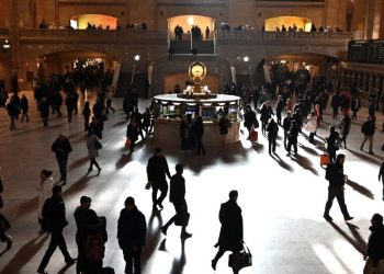 Senators Introduce “Lock the Clock” Bill to Make Daylight Saving Time Permanent