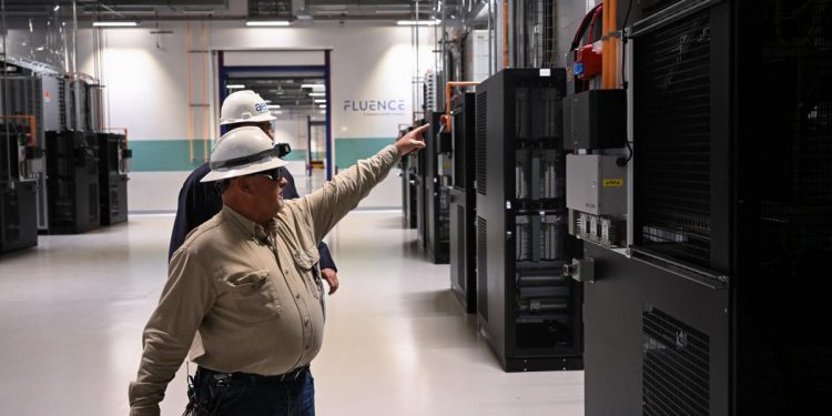 New concerns over safety of 'clean energy' battery storage facilities after CA blaze