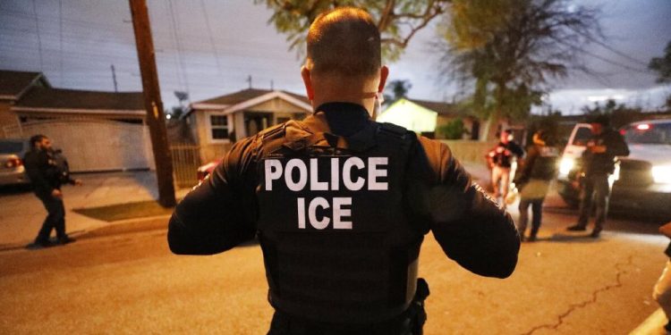 Kristi Noem Suggests “Corrupt” FBI Agents Leaked ICE Raid Details to Leftist Media Outlet