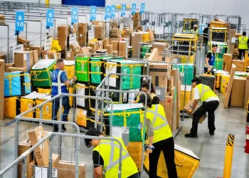 Amazon Surpasses Walmart in Revenues for First Time