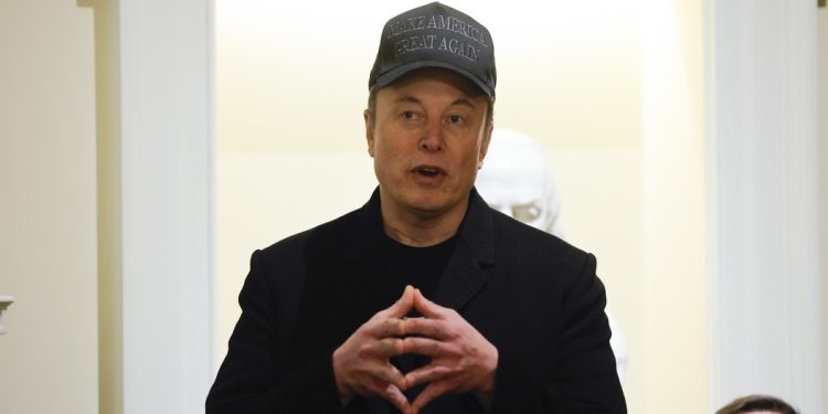 Democrats Continue Bashing Elon Musk Despite Investing in Tesla