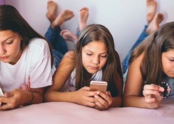 Mindful Clicks: Texas Lawmaker’s Bid To Warn Teens About Social Media’s Mental Health Risks