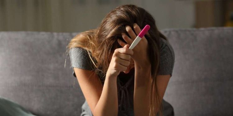 woman-pregnancy-test-infertility