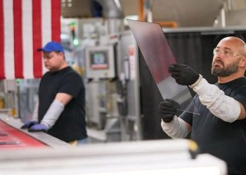 american-flag-factory-manufacturing