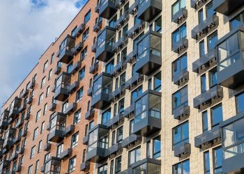 Apartment Owners Face Refinancing Squeeze as $297,000,000,000 in Debt Comes Due